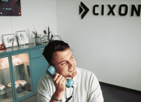 CRM Vergleich 2025 | Stefan Wendt am Telefon