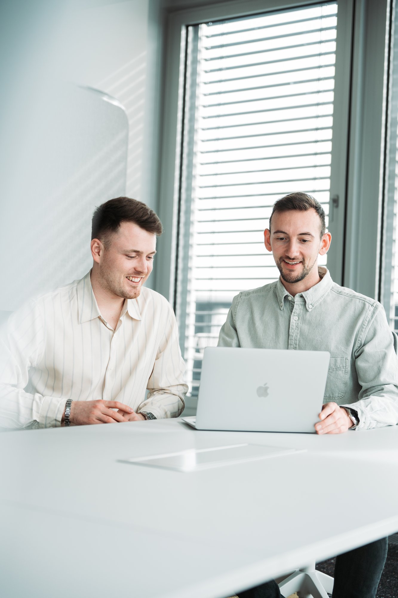 CIXON Managed Services | Stefan Wendt &amp; Dominik Enzler at their laptops