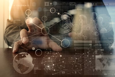 CRM-Einführung | Business-Person mit Technologie  CRM-Einführung | Business-Person mit Technologie